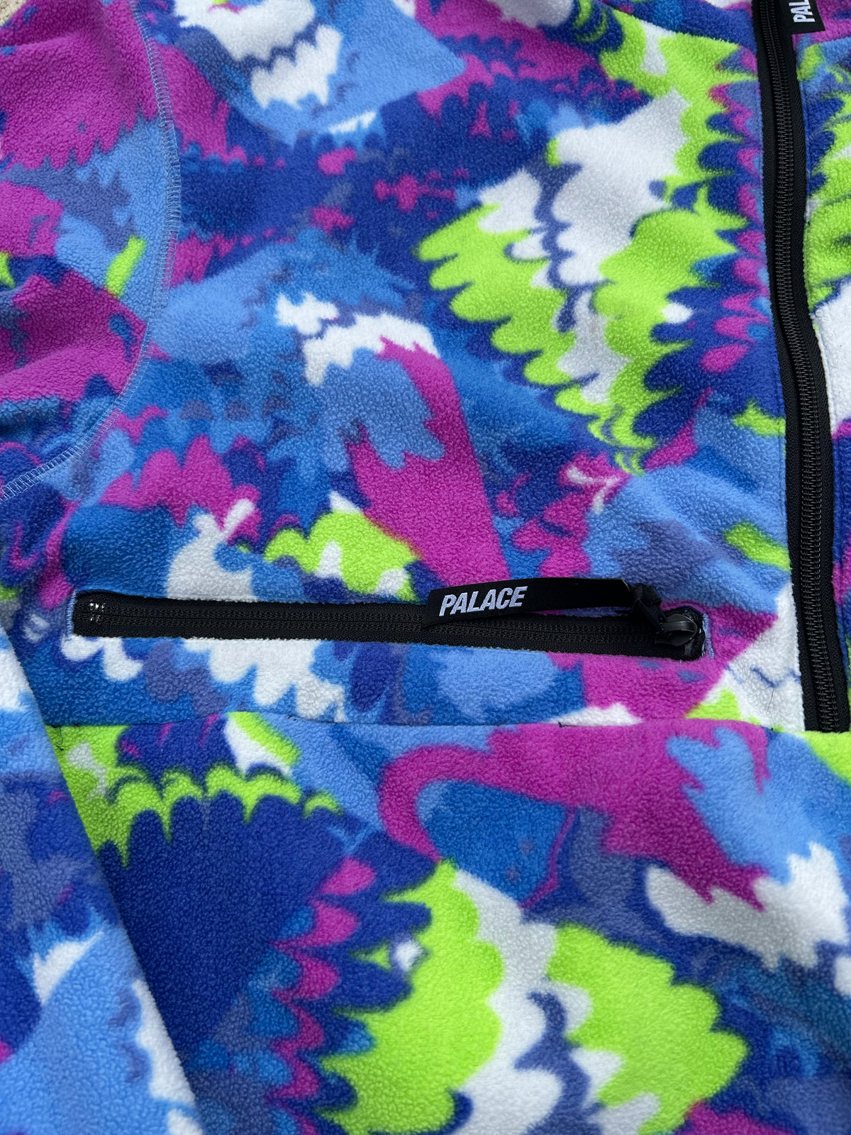 Palace Warper Reversible Fleece - Size Medium