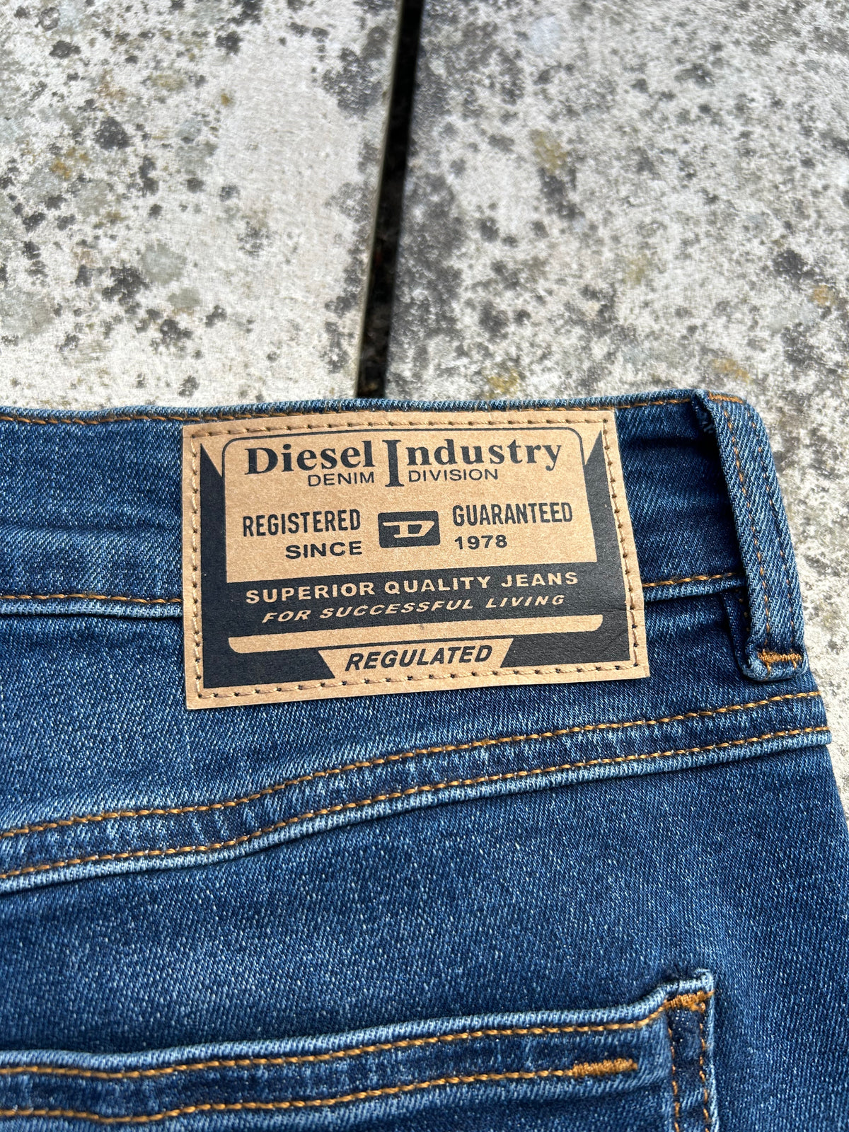 Diesel Men’s Dark Blue Straight Leg Jeans - W29 L32